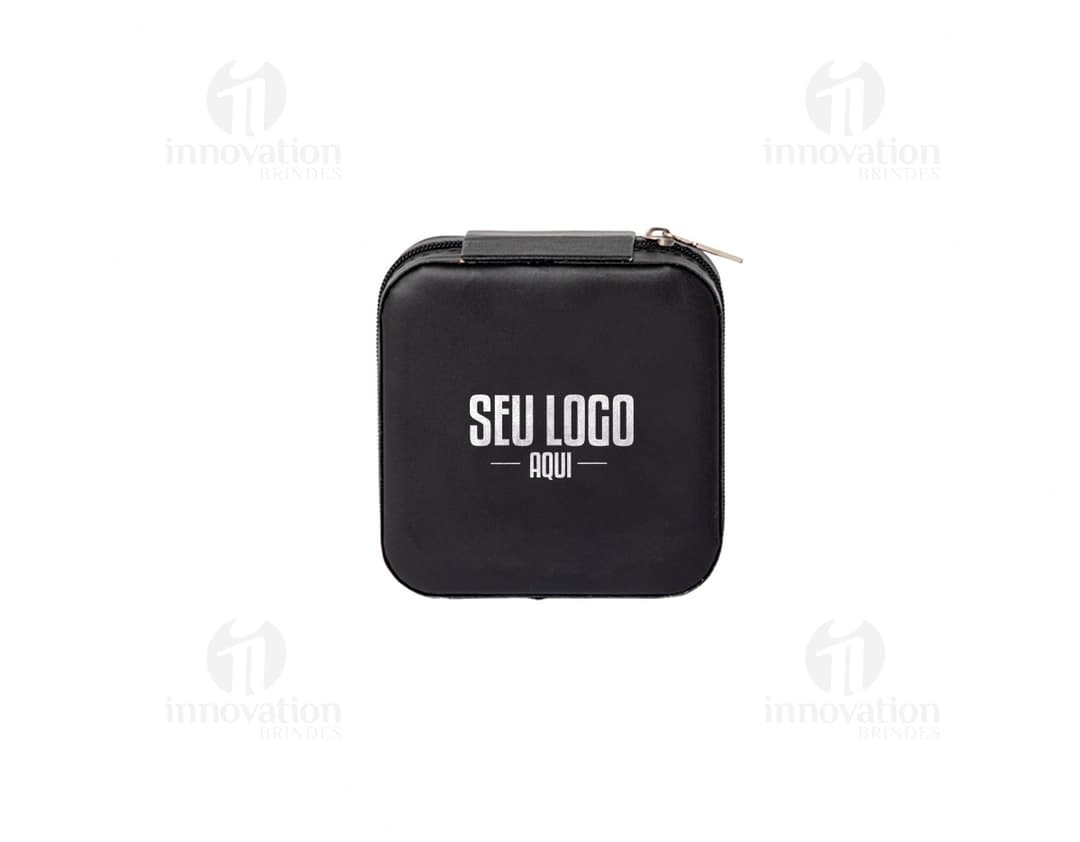 Porta-Joias de madeira com acabamento elegante e detalhes dourados, contendo várias divisões para organização de joias e acessórios.