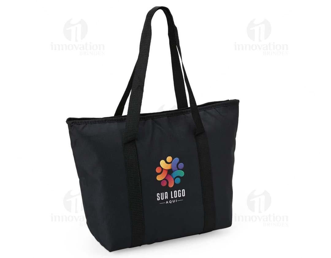 Sacola de Poliéster 16 Litros na cor preta, com alças reforçadas e capacidade de 16 litros.