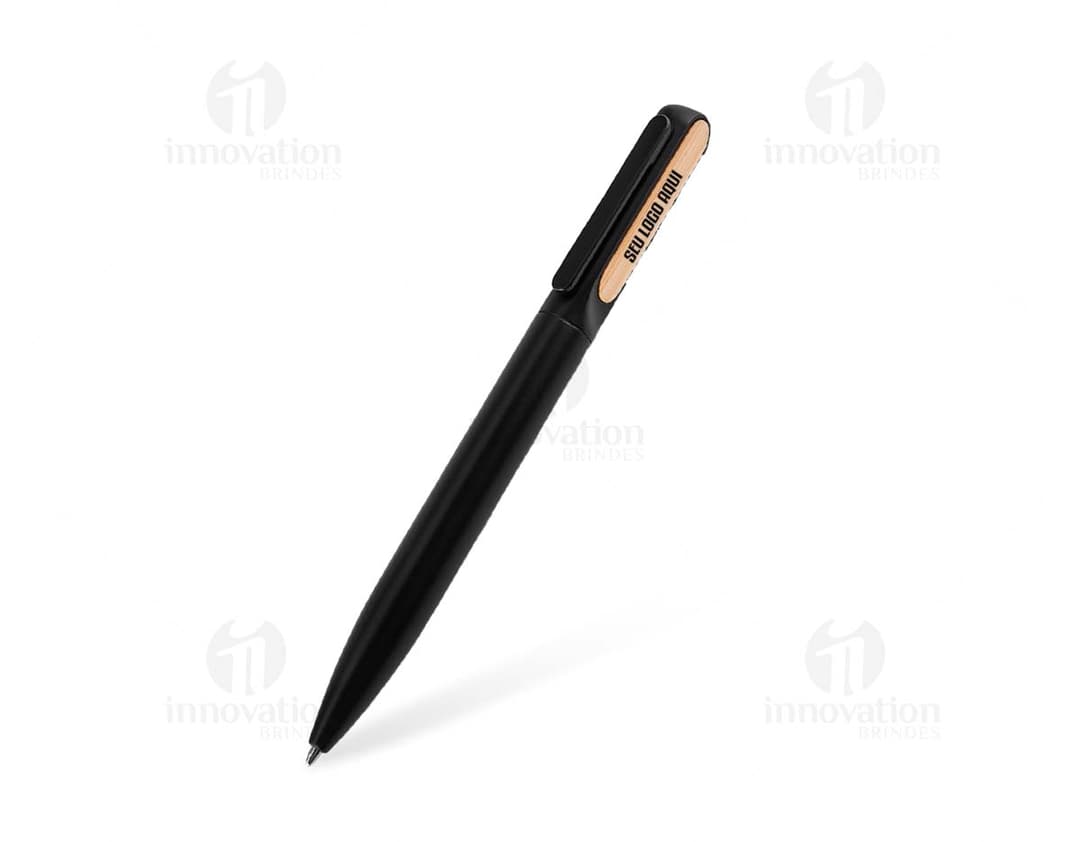 Caneta de metal com detalhe em bambu.