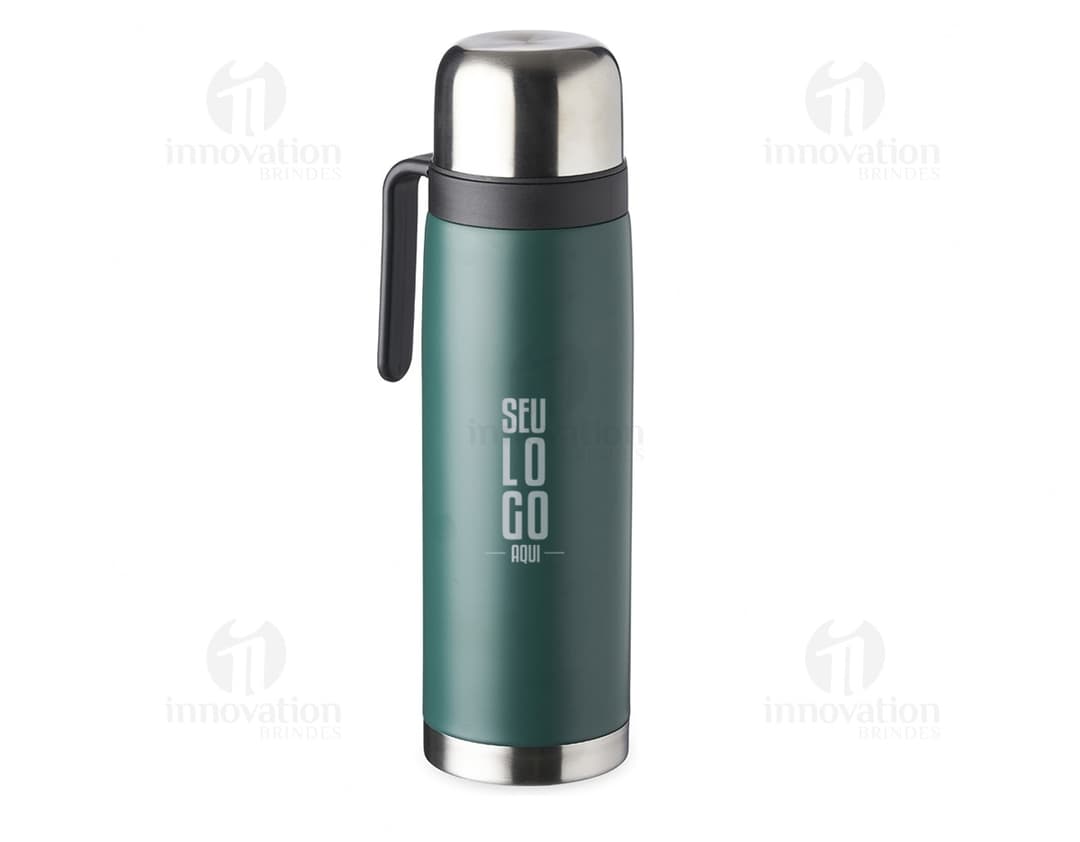 Garrafa Térmica Inox 900ml na cor prateada, com tampa rosqueável e alça para transporte.