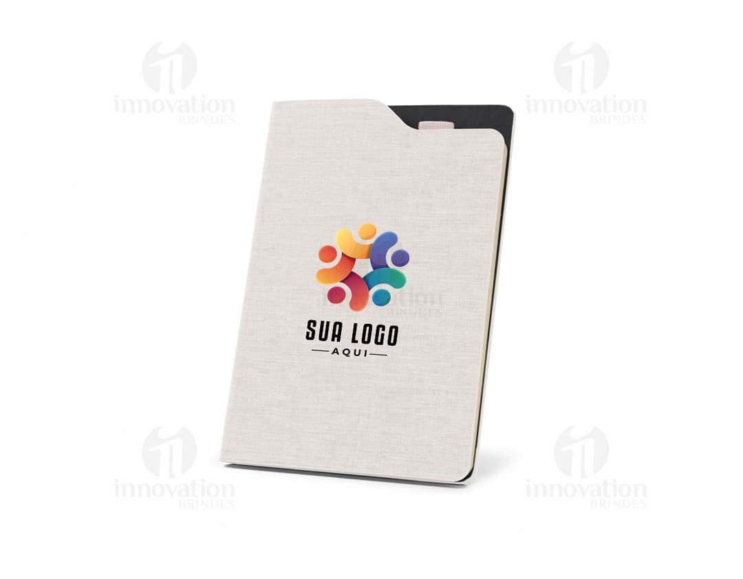 Caderno A5 - LOBATO, capa dura, cor azul com estampa de personagens infantis. Páginas pautadas e marcador de páginas.