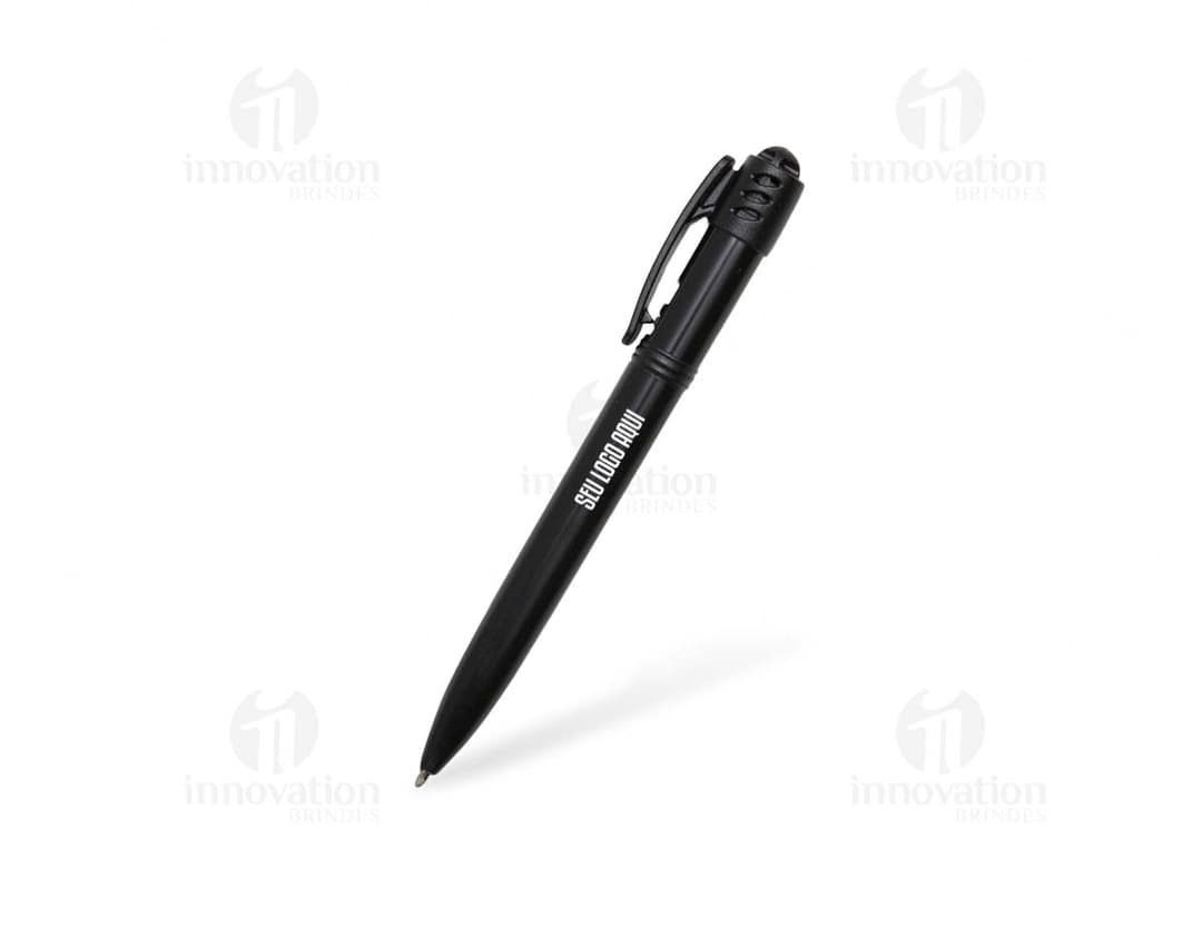 Caneta plástica colorida sobre fundo branco.