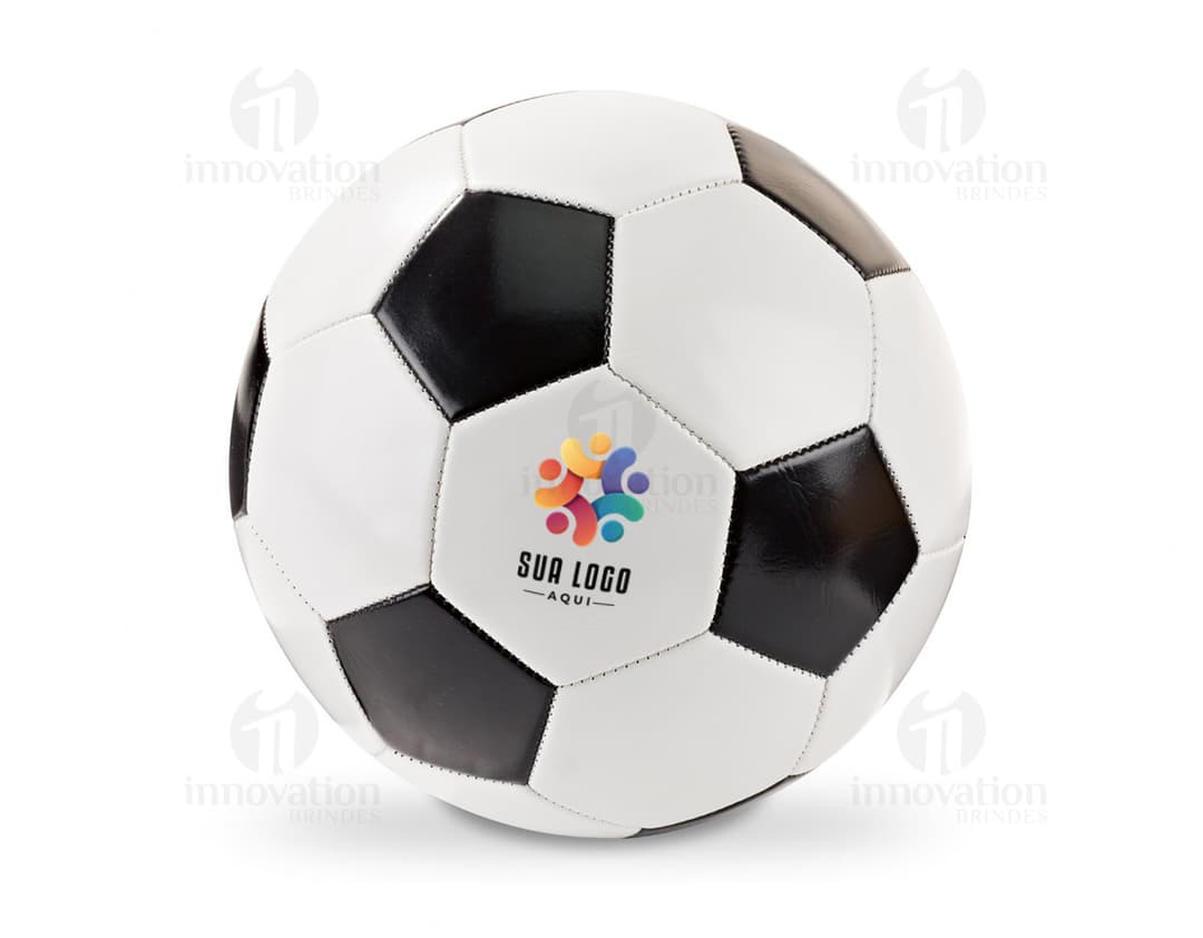 Bola de futebol em PVC branca e preta.