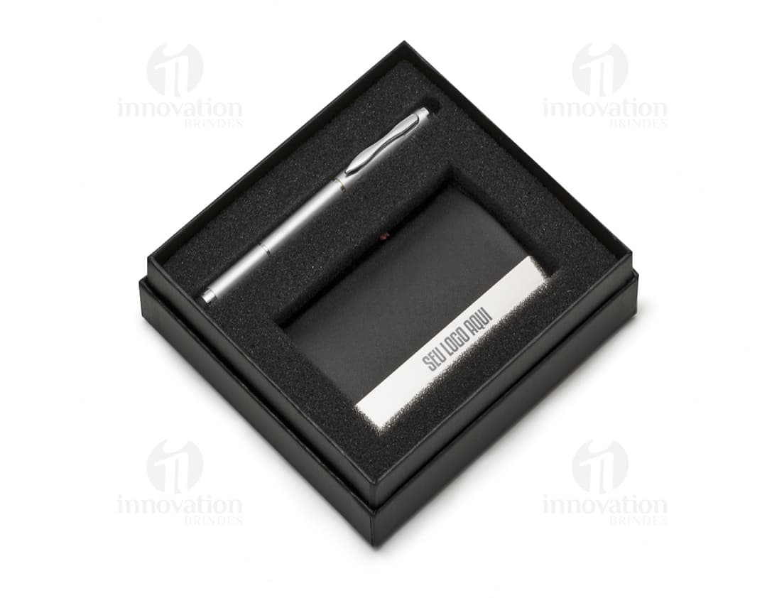 Kit Executivo 2 Peças em tecnologia avançada e design moderno. Equipamento eletrônico portátil e multifuncional com tela digital, teclado, notebook e celular. Ideal para uso empresarial, com botões de fácil acesso e conexão wireless. Compartimento para armazenamento seguro e organizado.