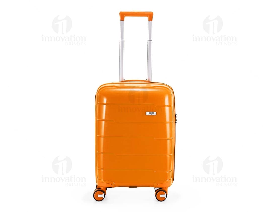 Mala de bordo de 40 litros em design moderno e vibrante, na cor violeta e detalhes em laranja. Feita de metal cromado, possui alça, botões e fechos metálicos. Ícone de indústria e negócios, ideal para armazenamento e transporte, com tecnologia avançada e aparência atraente.