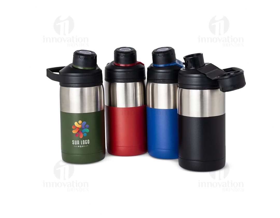 Garrafa térmica de 350ml em metal prateado, com tampa preta e design clean. O objeto contém líquido e reflete o ambiente ao seu redor, representando um equipamento tecnológico para armazenar bebidas quentes ou frias.