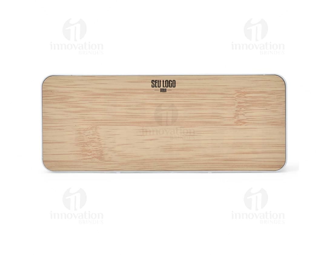 Relógio Despertador LED preto com display digital mostrando a hora e a temperatura ambiente.