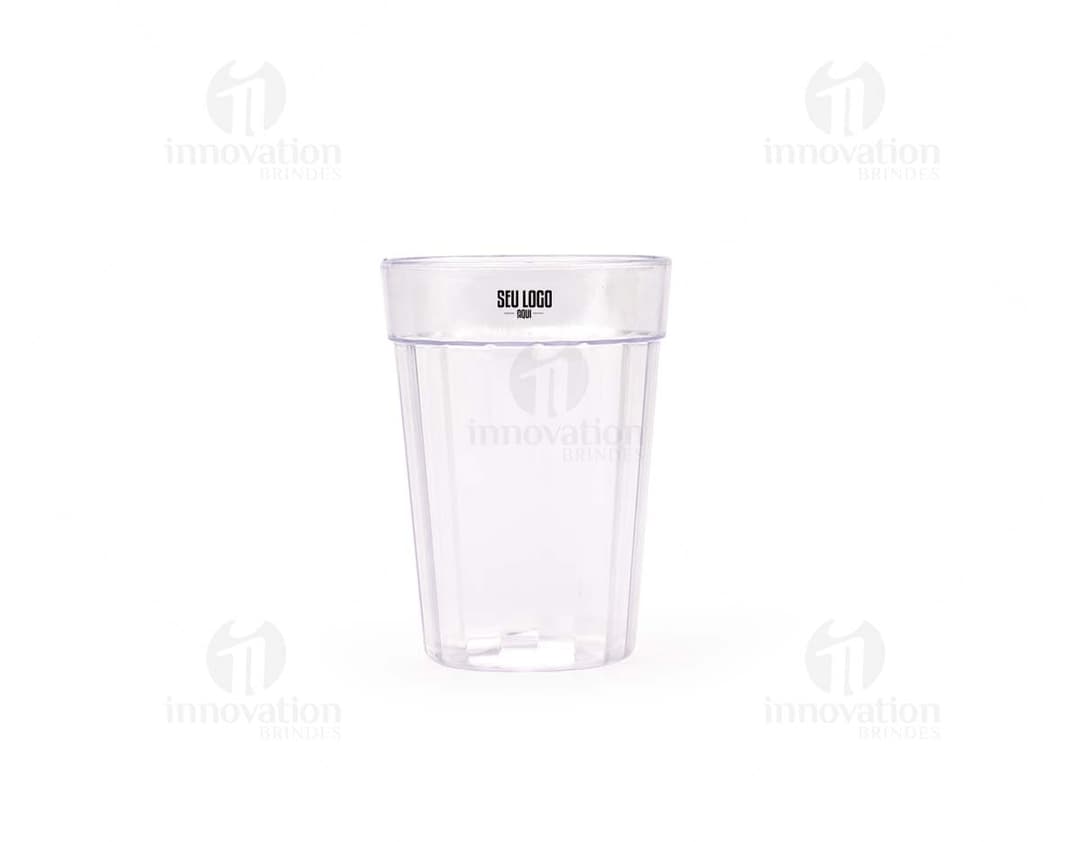 Copo plástico transparente de 190ml.