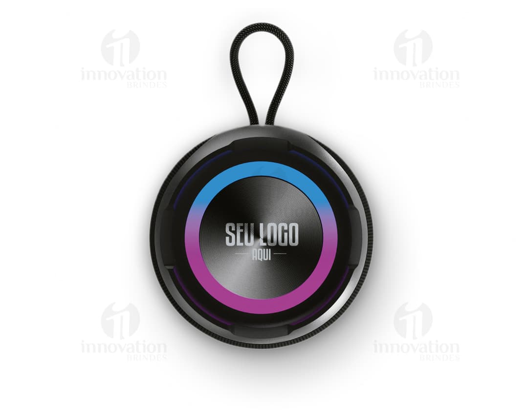 Caixa de som à prova de água, ideal para uso em ambientes úmidos e na piscina. Cor preta, design compacto e resistente.