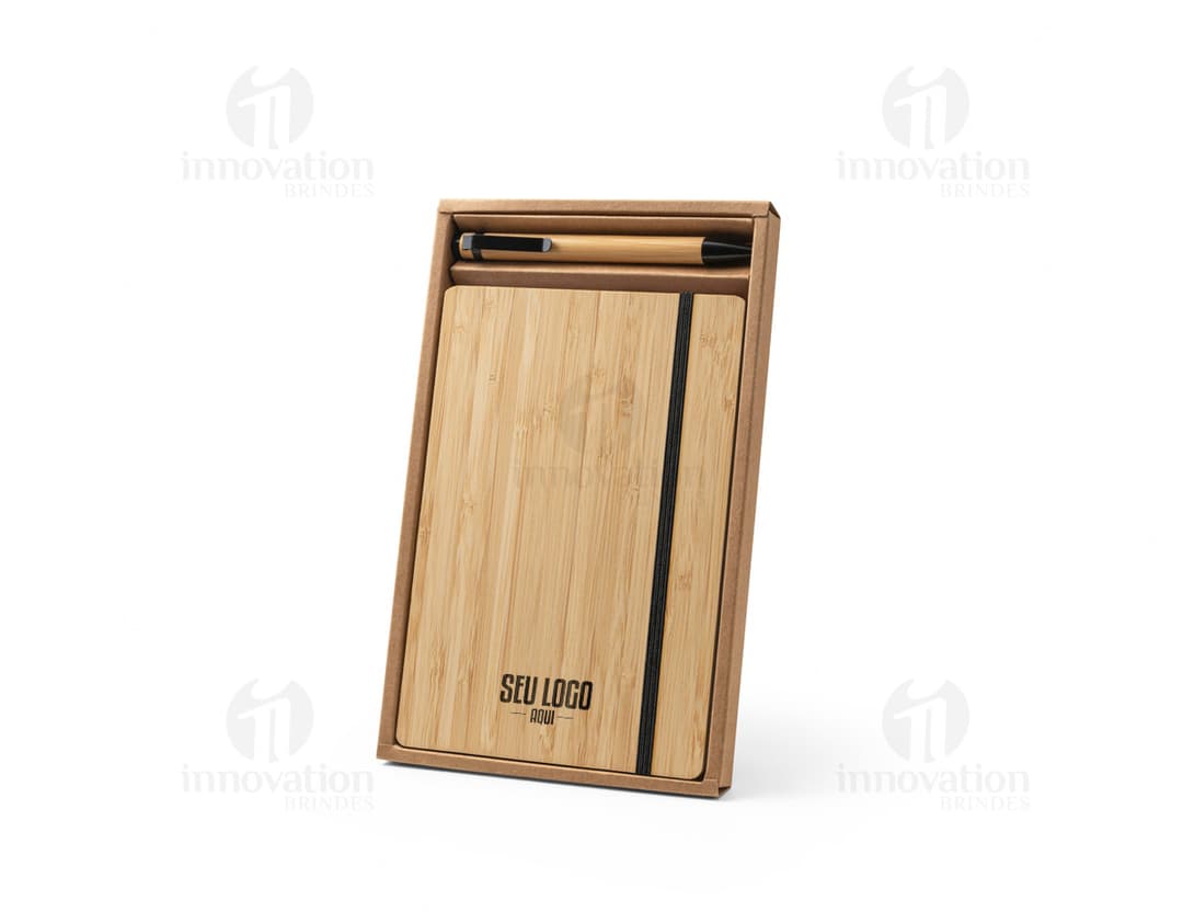 Kit de papelaria sustentável da marca Gaiman, composto por caderno, lápis e borracha, todos feitos com materiais reciclados.