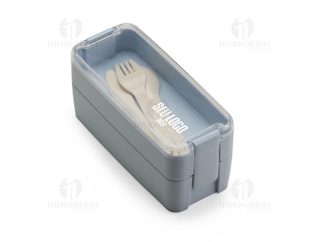 Marmita dupla de plástico em fundo branco. A primeira marmita é retangular e transparente, enquanto a segunda é redonda e opaca. Ambas possuem tampas de encaixe e divisórias internas.