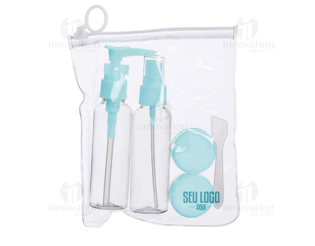 Kit Viagem 5 Peças contendo nécessaire, porta-passaporte, etiqueta de bagagem, máscara de dormir e travesseiro inflável.