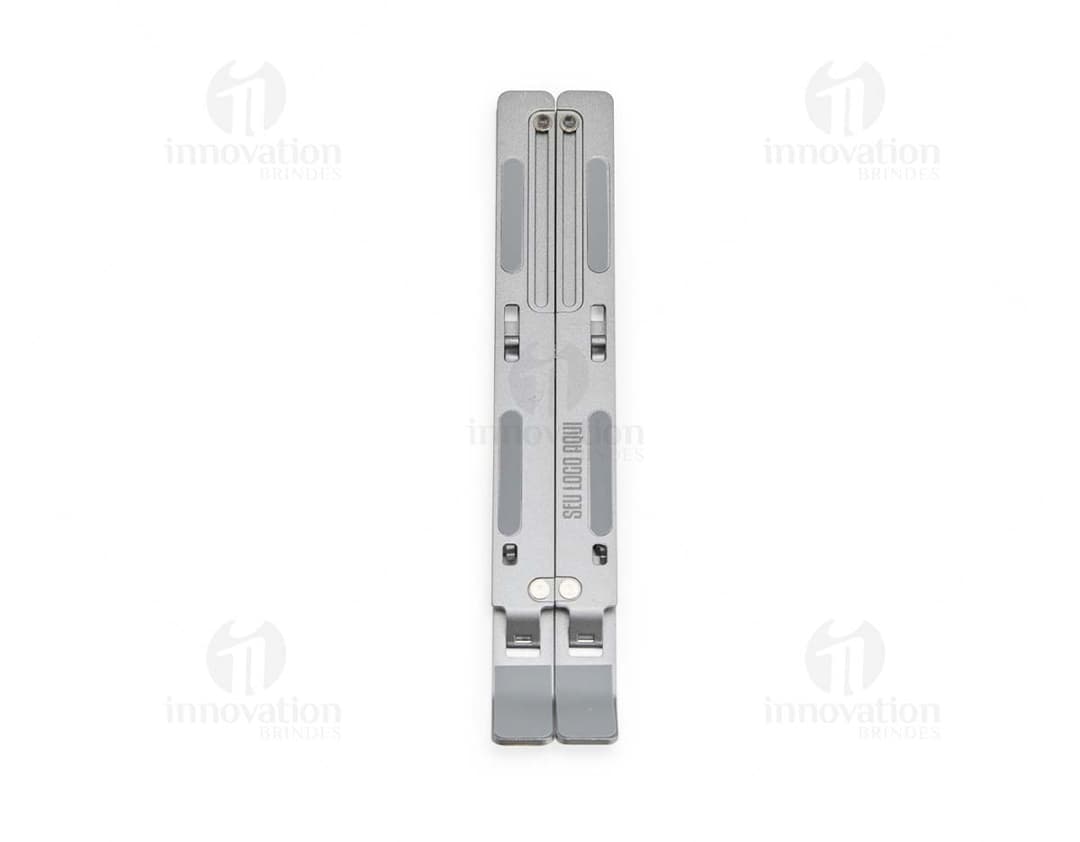 Suporte retrátil para notebook feito de metal e aço, sendo uma ferramenta tecnológica e moderna para facilitar o uso do dispositivo.