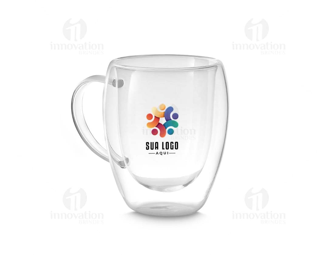 Caneca de Vidro Borossilicato transparente sobre fundo branco.