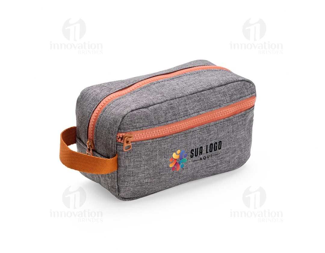 Nécessaire em poliéster com estampa florar colorida.