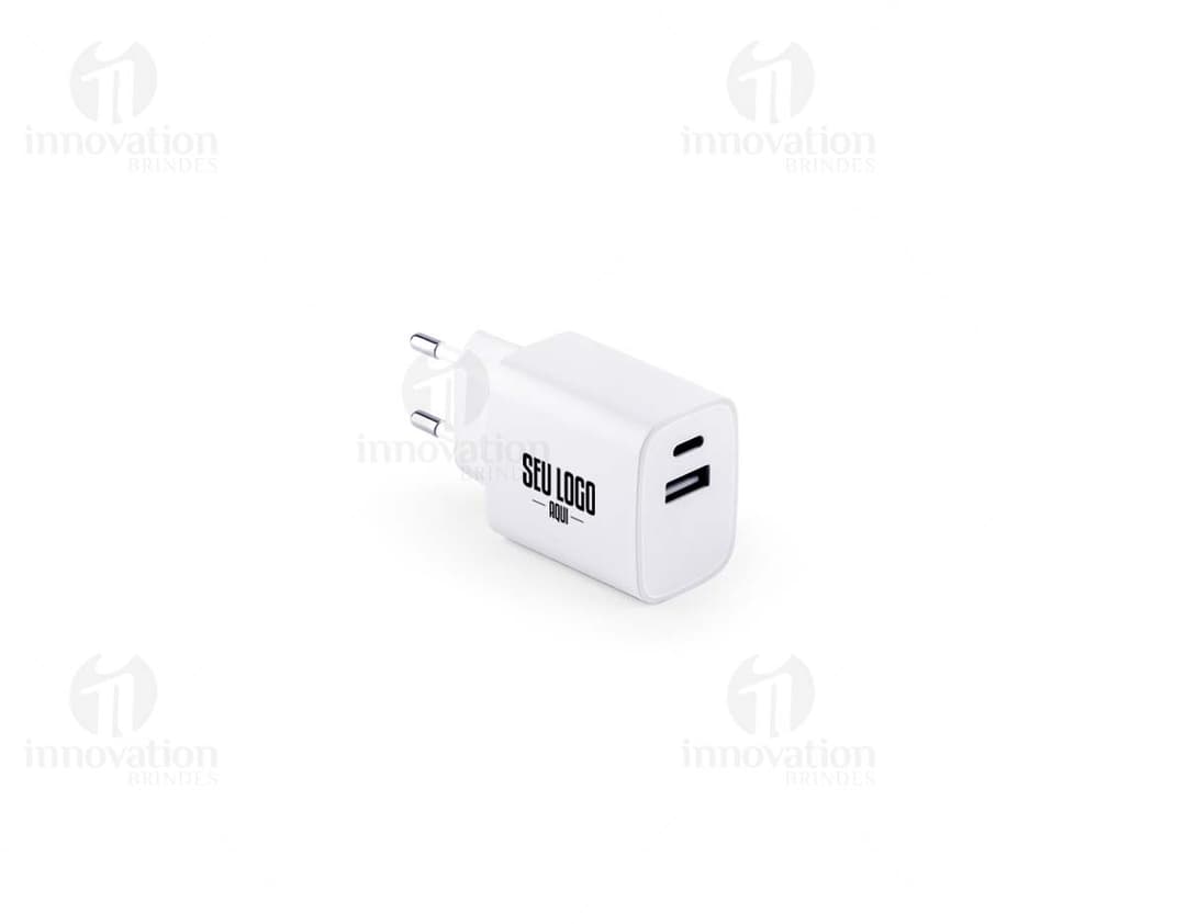 WEGENER Adaptador de corrente com porta USBA 18W e USBC 20W em ABS 100 reciclado