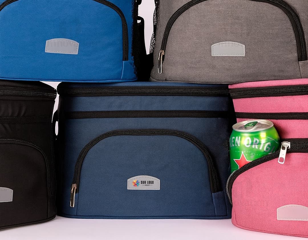 Bolsa térmica de poliéster com capacidade para 10 litros.