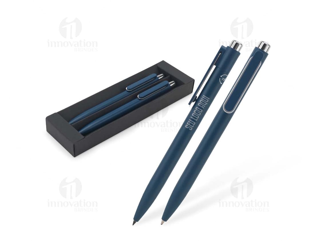 Conjunto de caneta e esferográfica de cor azul, com detalhes em prateado e embalagem elegante.