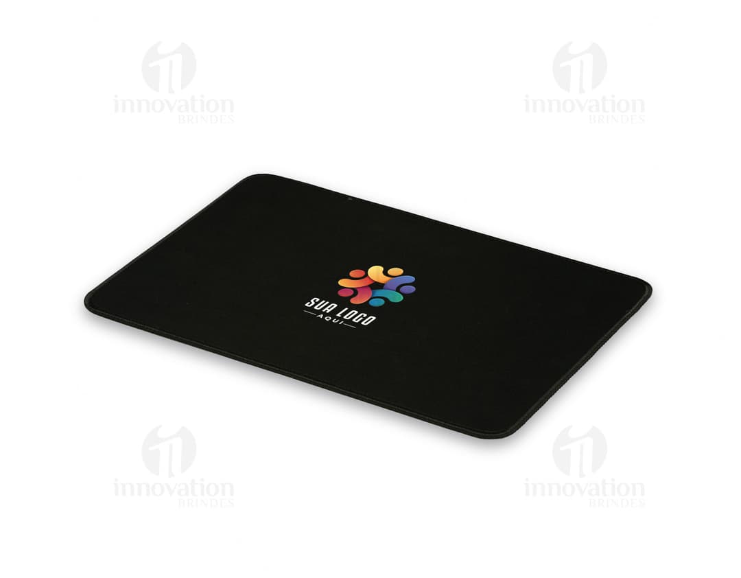 Mouse pad de couro marrom com design retro. Objeto de tecnologia para melhorar o desempenho do mouse em laptops e computadores. Ideal para estudo, trabalho e compras online.