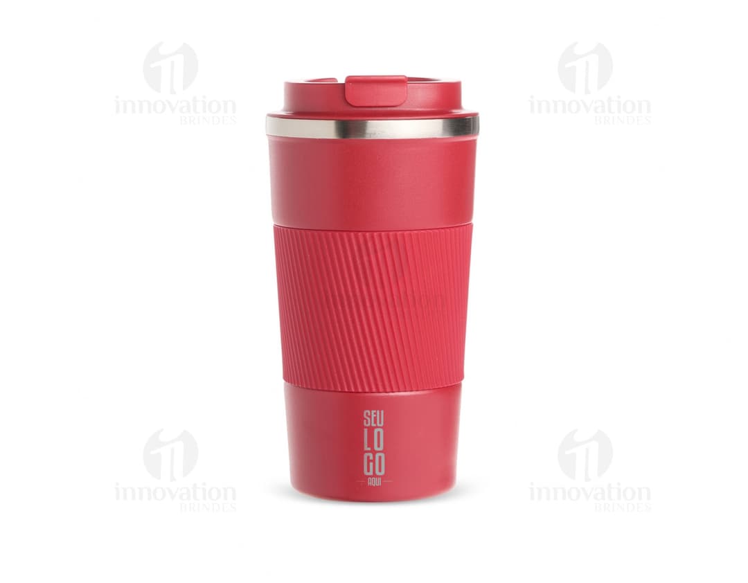 Copo térmico de 500ml em metal cromado, com tampa de alumínio, ideal para armazenar líquidos quentes ou frios. O design é clean e possui reflexos brilhantes.