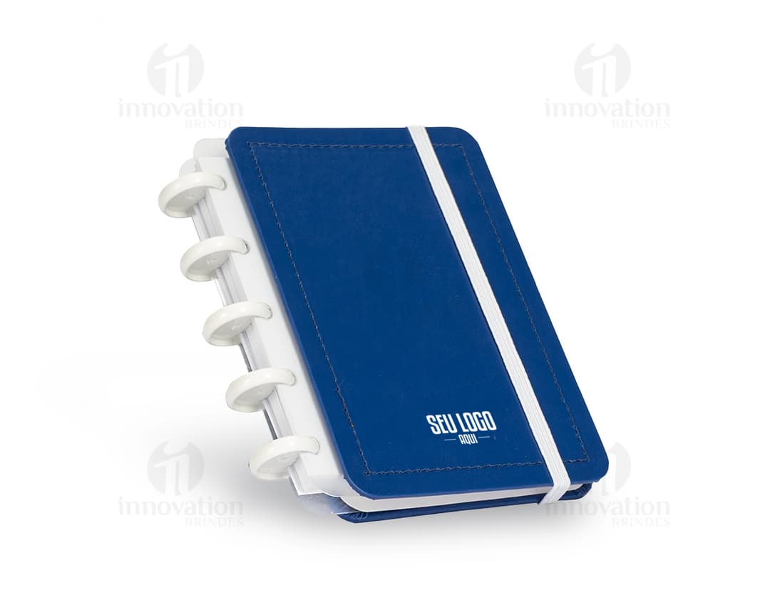 Caderno de disco percalux em prata, design moderno, aberto com papel em branco, teclado, pen drive, equipamento de tecnologia, office, business, education, notebook, 3D, compartimento de escrita, sem pessoas, close-up.