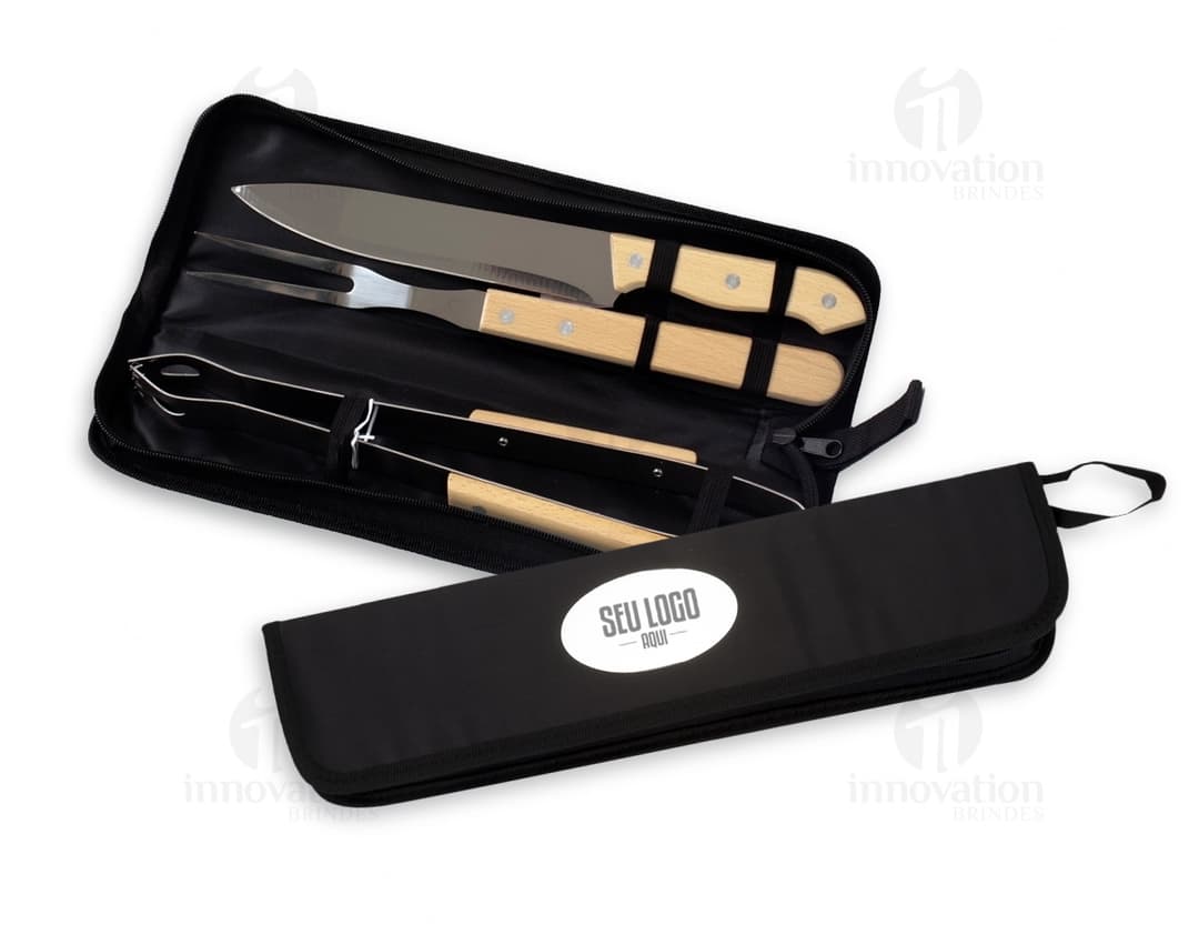 Kit churrasco 3 peças em aço inoxidável, composto por garfo, faca e espátula. Perfeito para preparar deliciosas refeições ao ar livre.