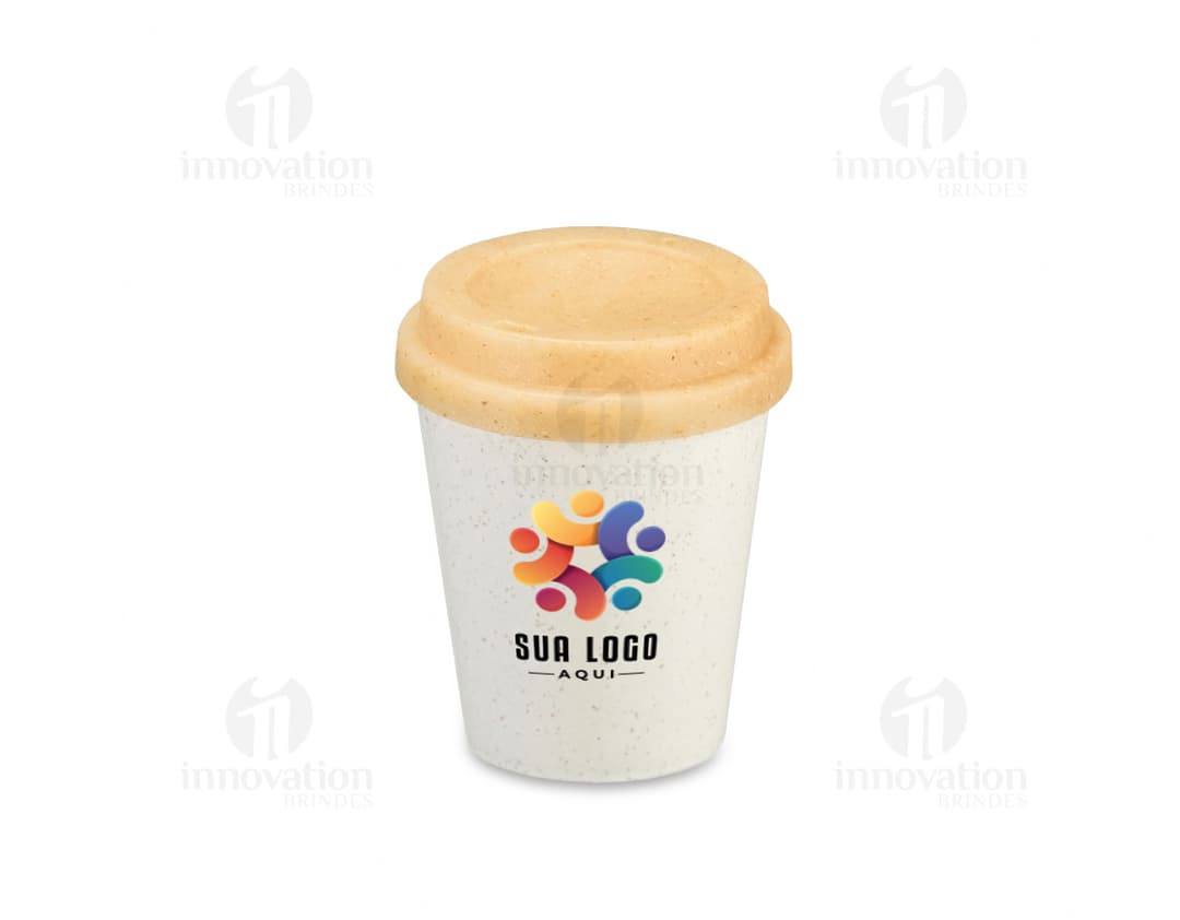 Copo de fibra de arroz com capacidade de 350ml.