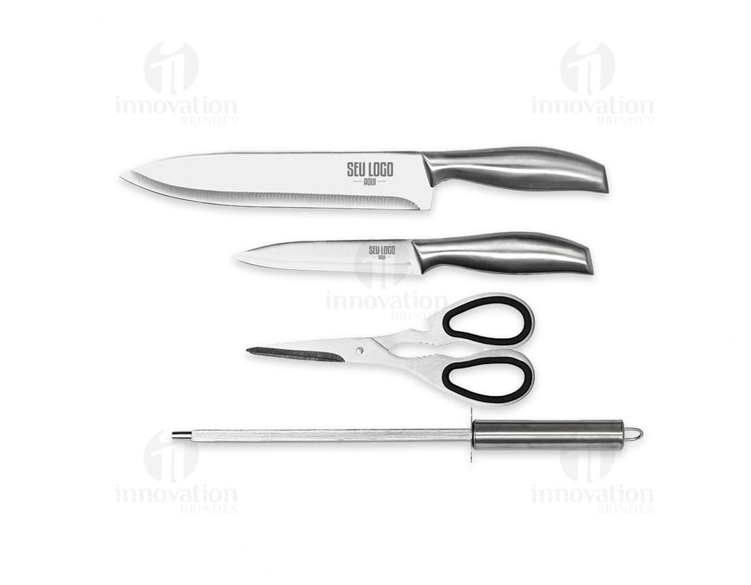 Kit Churrasco 4 Peças em aço inoxidável: inclui faca, garfo, espátula e pinça.