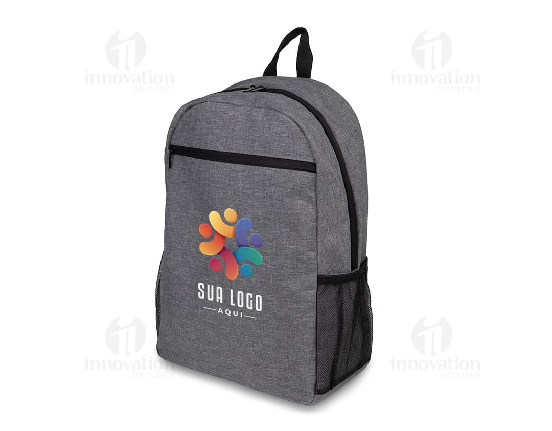 Mochila para notebook em poliéster 300D preta, moderna e prática, ideal para transportar seus equipamentos de forma segura. A mochila possui alças ajustáveis, compartimento para laptop, bolsos para acessórios e fecho em zíper. Ideal para o dia a dia de trabalho ou estudo.