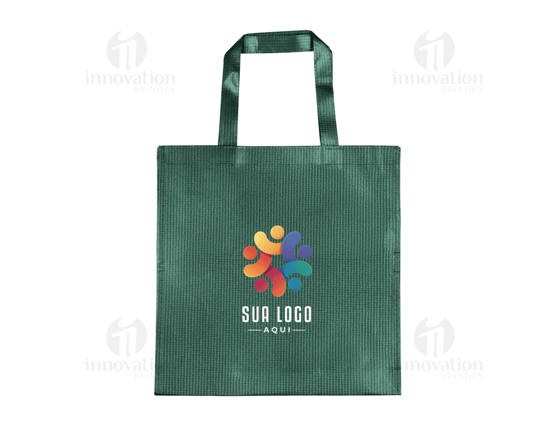 Sacola em TNT Laminado marrom, moderna e elegante, com alça de couro, fecho em zíper e design comercial. Ótima opção para compras no varejo, presente de luxo ou sacola de viagem.