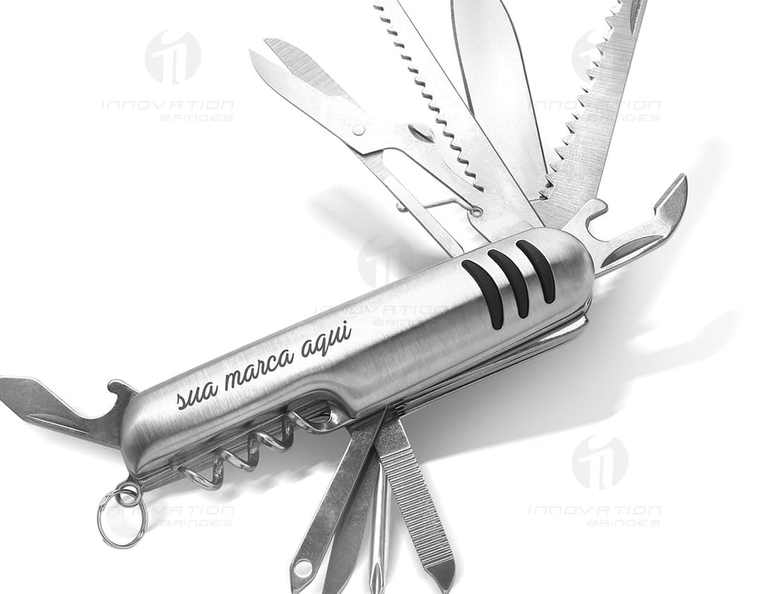 Canivete 11 funções - ideal para aventuras ao ar livre. Prático e versátil, este canivete multiuso é o companheiro perfeito para suas atividades. Enfrente qualquer desafio com suas 11 funções incríveis. Adquira já o seu!