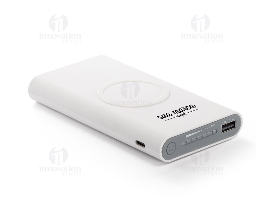 Power bank wireless 11000mAh com design moderno e tecnologia avançada. Perfeito para carregar dispositivos eletrônicos como celulares, tablets e laptops de forma rápida e prática. Ideal para uso pessoal ou profissional, proporcionando mobilidade e segurança na comunicação e armazenamento de dados. Cor preta com acabamento em plástico e teclas de acesso rápido. Além disso, possui conexão sem fio e display touchscreen para facilitar o uso.