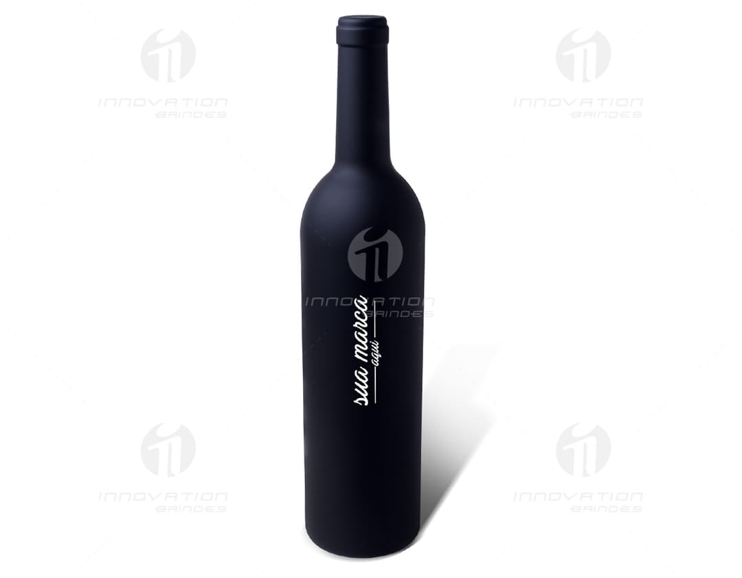 Kit vinho completo para celebrações especiais! Garanta já o seu conjunto com garrafa de vinho, copo e acessórios para apreciar a bebida perfeita. Ideal para presentear ou decorar sua casa. Aproveite a qualidade e elegância desse kit vinho.