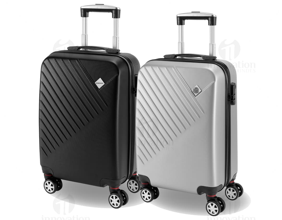 Mala de viagem de couro retrô para aventuras inesquecíveis. Fabricada com materiais de alta qualidade, é perfeita para suas viagens. Com design contemporâneo e alça resistente, essa mala é seu companheiro ideal para suas jornadas. Compre agora e embarque nessa viagem com estilo!