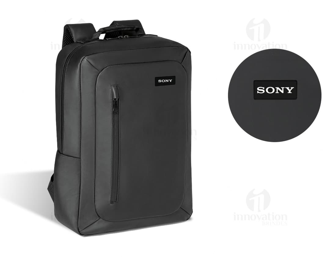 Mochila para notebook em couro preto de estilo vintage. Perfeita para viagens de negócios ou lazer. Compartimento espaçoso e elegante para armazenar seus equipamentos com segurança. Ideal para quem busca praticidade e sofisticação. Compre já a sua e esteja sempre preparado para suas jornadas.