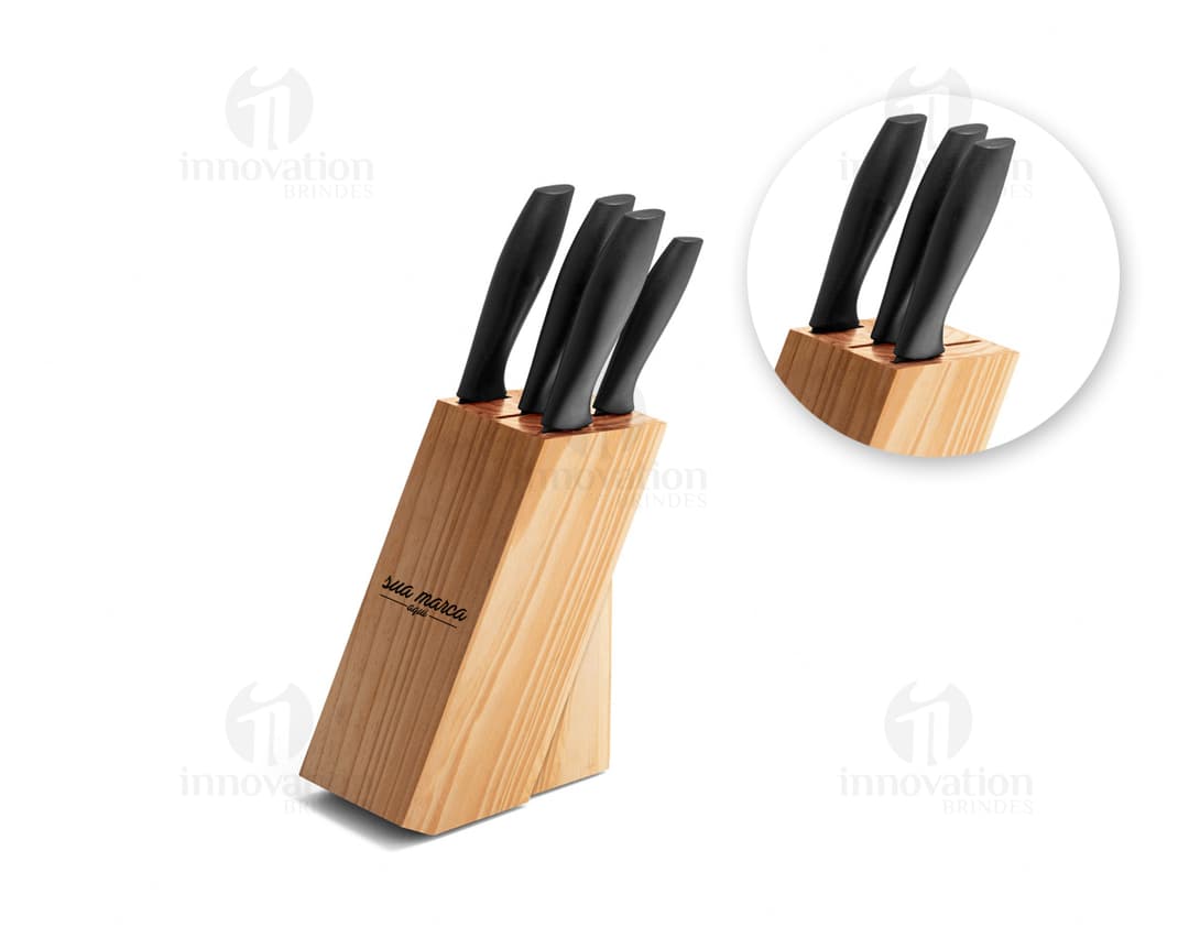 Suporte para Facas em Aço Inox e Madeira - Organize sua cozinha com estilo e praticidade com este elegante suporte para facas. Feito em aço inoxidável e madeira, é o utensílio ideal para manter suas facas sempre ao alcance das mãos. Perfeito para chefs profissionais e amantes da culinária. Adquira já o seu!