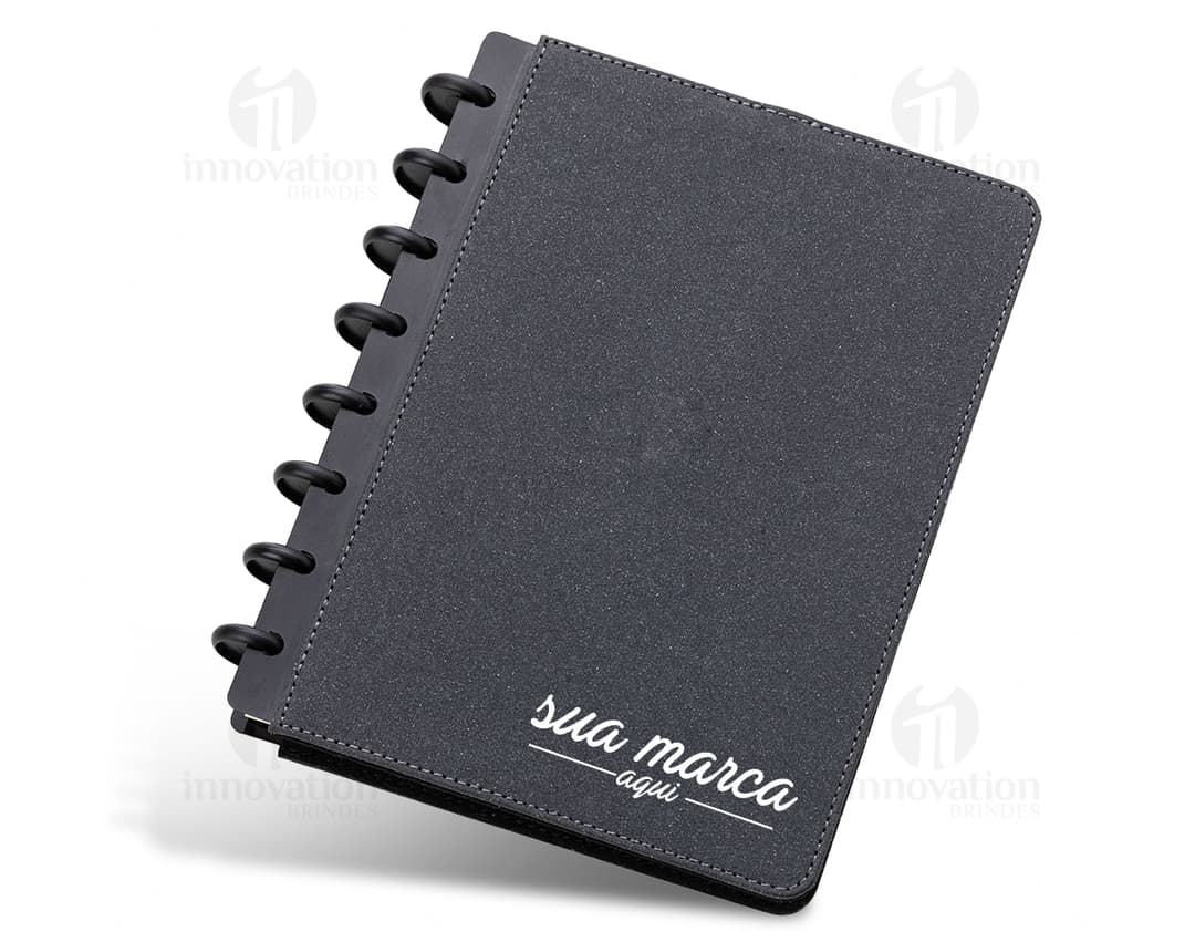 Bloco de anotações de couro isolado, perfeito para notas de negócios. Ideal para manter suas ideias organizadas e tomar notas importantes. Essencial para reuniões e compromissos. Encomende agora!