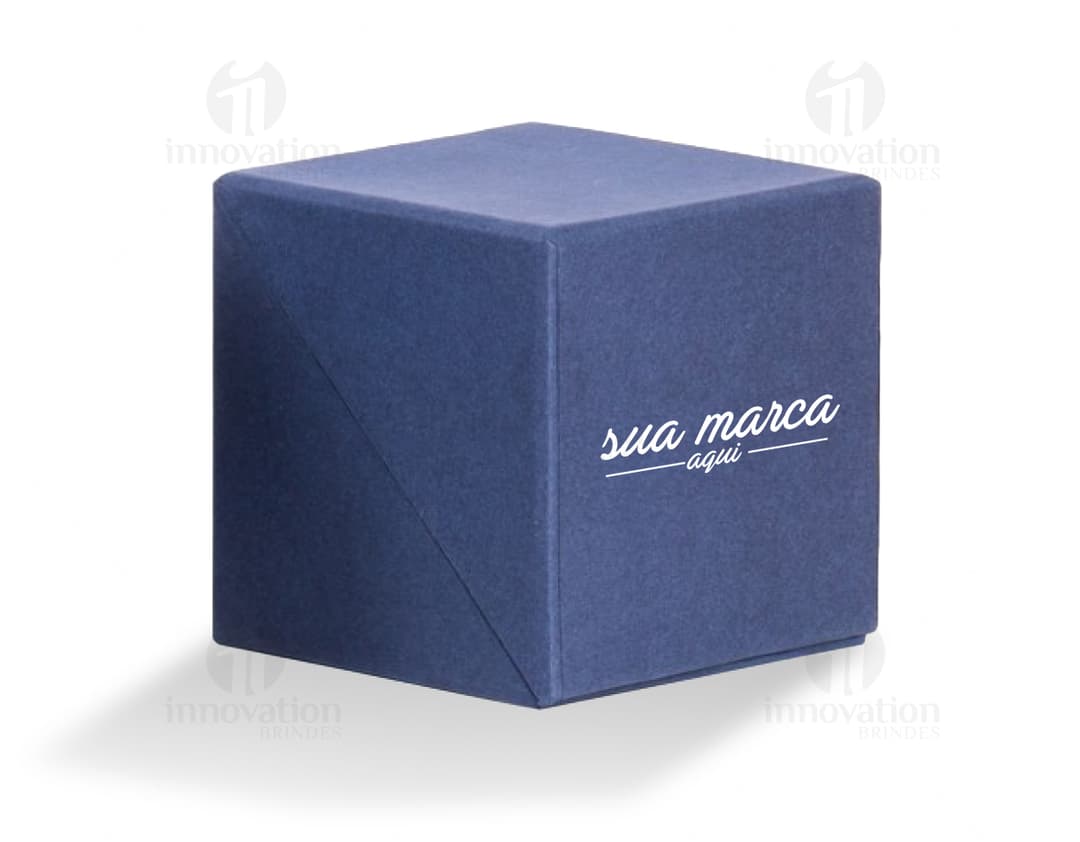 Bloco de anotações em embalagem isolada. Design quadrado e colorido, perfeito para usar em sua mesa. Acompanha pack de papel em branco. Garanta já o seu!