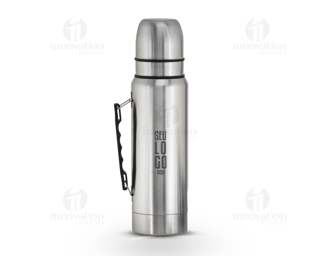Garrafa térmica de aço inox de 1L com tampa dupla, ideal para manter líquidos quentes ou frios por longos períodos. A garrafa é de metal, tem design clean e acabamento brilhante.