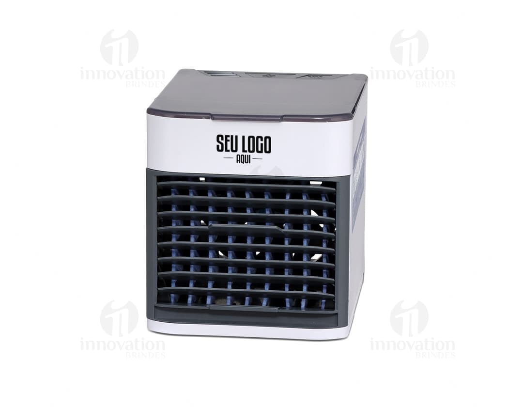 Mini Climatizador de Ar Portátil em metal prateado e preto, design moderno com painel solar, mecanismo de resfriamento e tecnologia eletrônica. Inclui teclado, tela, e conectividade wireless, ideal para uso em escritórios e residências.